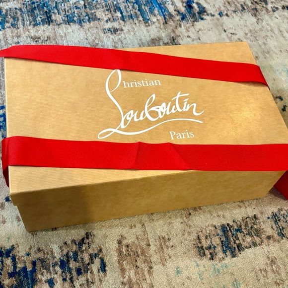 Christian Louboutin Dandelion Flat in Cinnamon, Size 41. - Picture 6 of 8